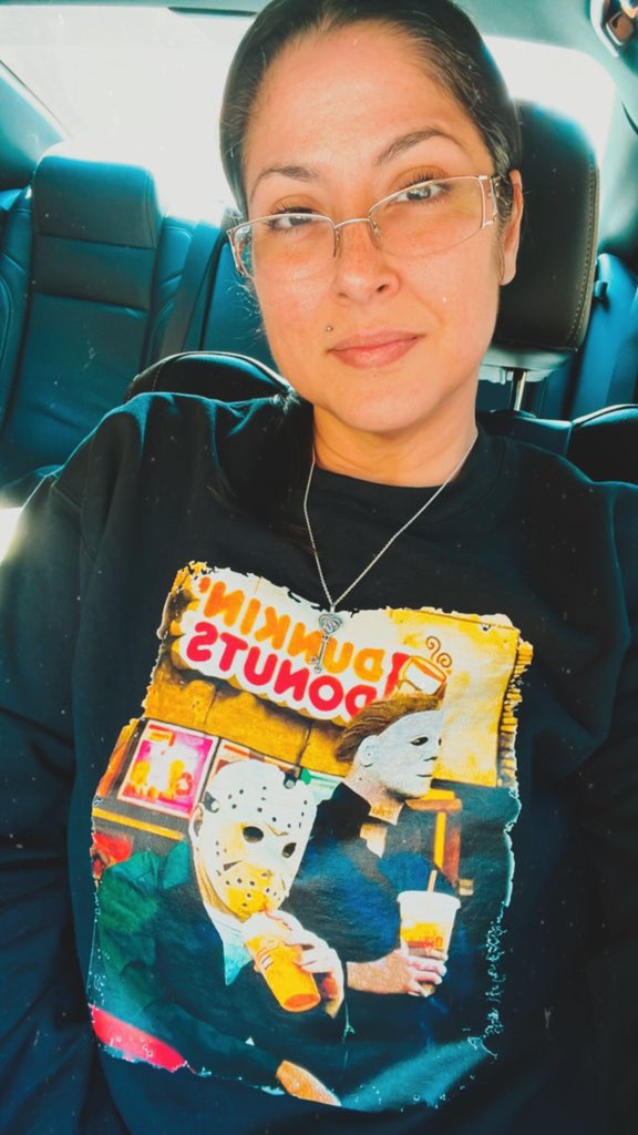 MarcyReads's tweet image. We slayed the dragon! Driving the Tail of the Dragon was so so fun! It’s always a great time with the hubs and these sceneries were just chef’s kiss! Also, how cool is my sweatshirt? 🥰