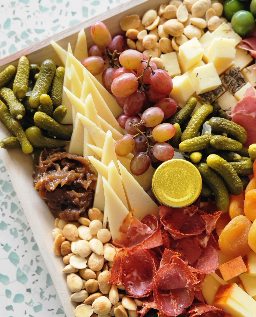 🍖 Who wants a bite?

Yes folks, we make charcuterie boards to-go. Big or small, we can make your get together a little more tasty! #Trova #dallaswinebar