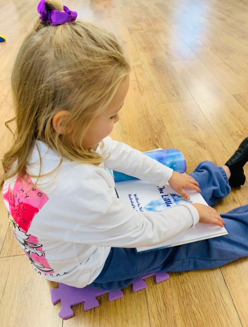 Aimee_Farrell30's tweet photo. The children at our kindness kids class really enjoy #thelittleiceberg story @connectedbaby learning about connection and kindness 🧊🧡 https://t.co/HizbmebV03