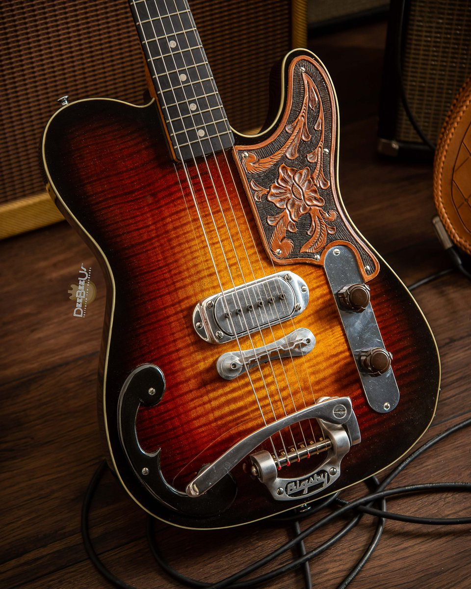 DeeBeeUs's tweet image. @michaelsegui&apos;s handmade Bigsby-Caster with chambered body and maple flame top, birdseye maple neck, and handtooled leather pick guard.

#handmadeguitar #smithequipped #paulbigsby #tksmithguitar  #midcentury #bigsby #tele #teletuesday #telecaster #guitarphotography #vintageguitar