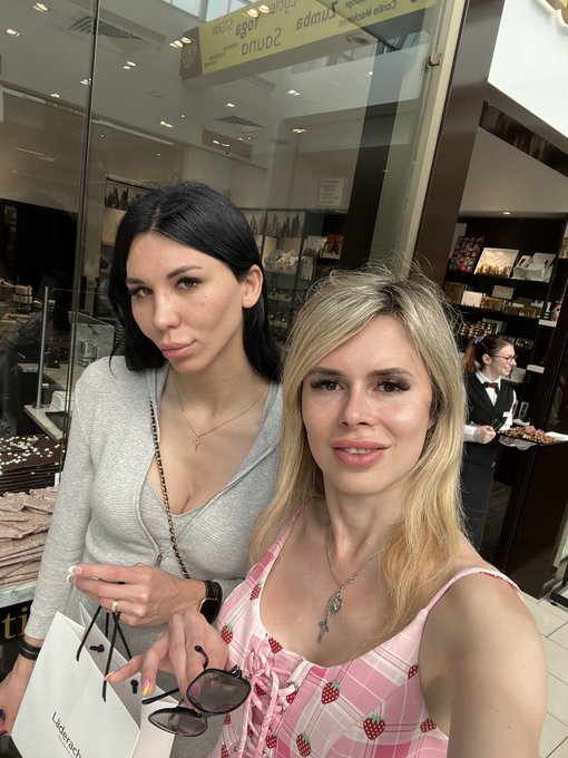 Swiss chocolate - the best 🍫 🇨🇭 @Laderach_Swiss @BaileeParis https://t.co/7b1zod0pv7<a class="tags" target="_blank" title="On Twitter" href="/?out=eyJ0eXAiOiJKV1QiLCJhbGciOiJIUzUxMiJ9.eyJpYXQiOjE3MjEyNDkwMzMsImlzcyI6InR3cG9ybnN0YXJzLmNvbSIsIm5iZiI6MTcyMTI0OTAzMywiZXhwIjoxNzUyNzg1MDMzLCJyZWRpcmVjdF91cmwiOiJodHRwczovL3R3aXR0ZXIuY29tL0xhZGVyYWNoX1N3aXNzIn0.Nd9CP9j9TkhUS8rRkOSqZiOd6-TdduxJjreC2TZhgUUFzuqRWzHNIryncKxX1OSBwmsgCuwMzrTM5uBshYWwrA">@Laderach_Swiss</a><a href="/tag/newyork"class="tags"><span>#newyork</span></a><a href="/tag/pizza"class="tags"><span>#pizza</span></a><a href="/tag/hellokitty"class="tags"><span>#hellokitty</span></a><a href="/tag/meowyork"class="tags"><span>#meowyork</span></a>
