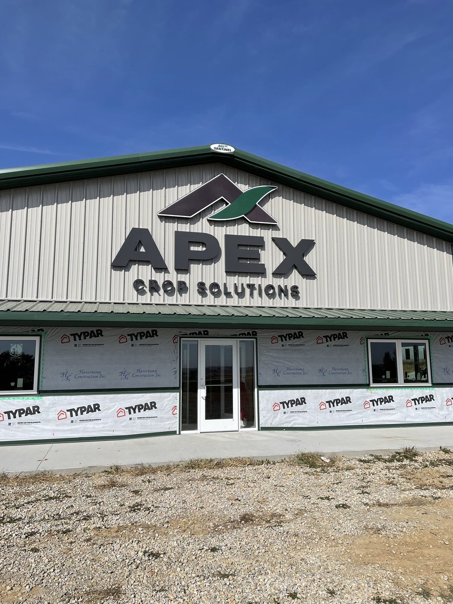 ApexCrop's tweet photo. Our Highland location got its identity this week! Once all the electrical work gets finished up, these signs will shine so they can be seen at night on HWY 36. @PioneerSeeds @dpcountyks #agronomy #shoplocal #farming #newconstruction #highlandks #doniphancoks https://t.co/vfu9Qqhx0n