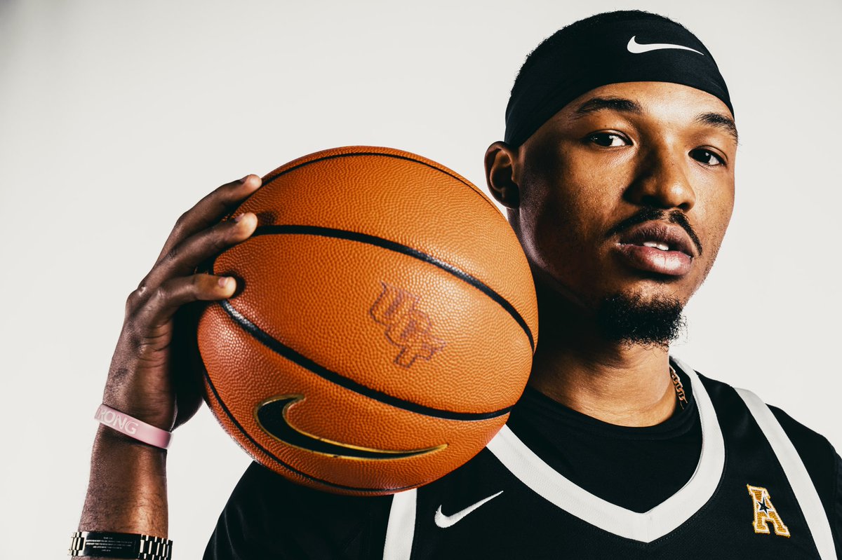 UCF_MBB's tweet photo. Szn loading…⏳ #ChargeOn https://t.co/9qVbCyIsvl