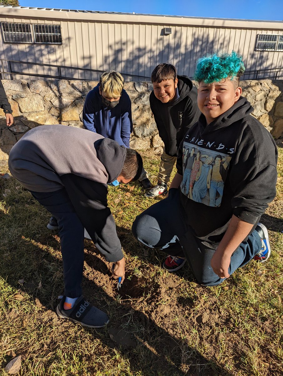 RiversideEleme3's tweet photo. Science is cool at RSE๐คStudents dig up last year's trash. Guess what they found?...non-degradable plastic! YUCK!#sciencebuddies, #gisd https://t.co/KprSTWmvG9