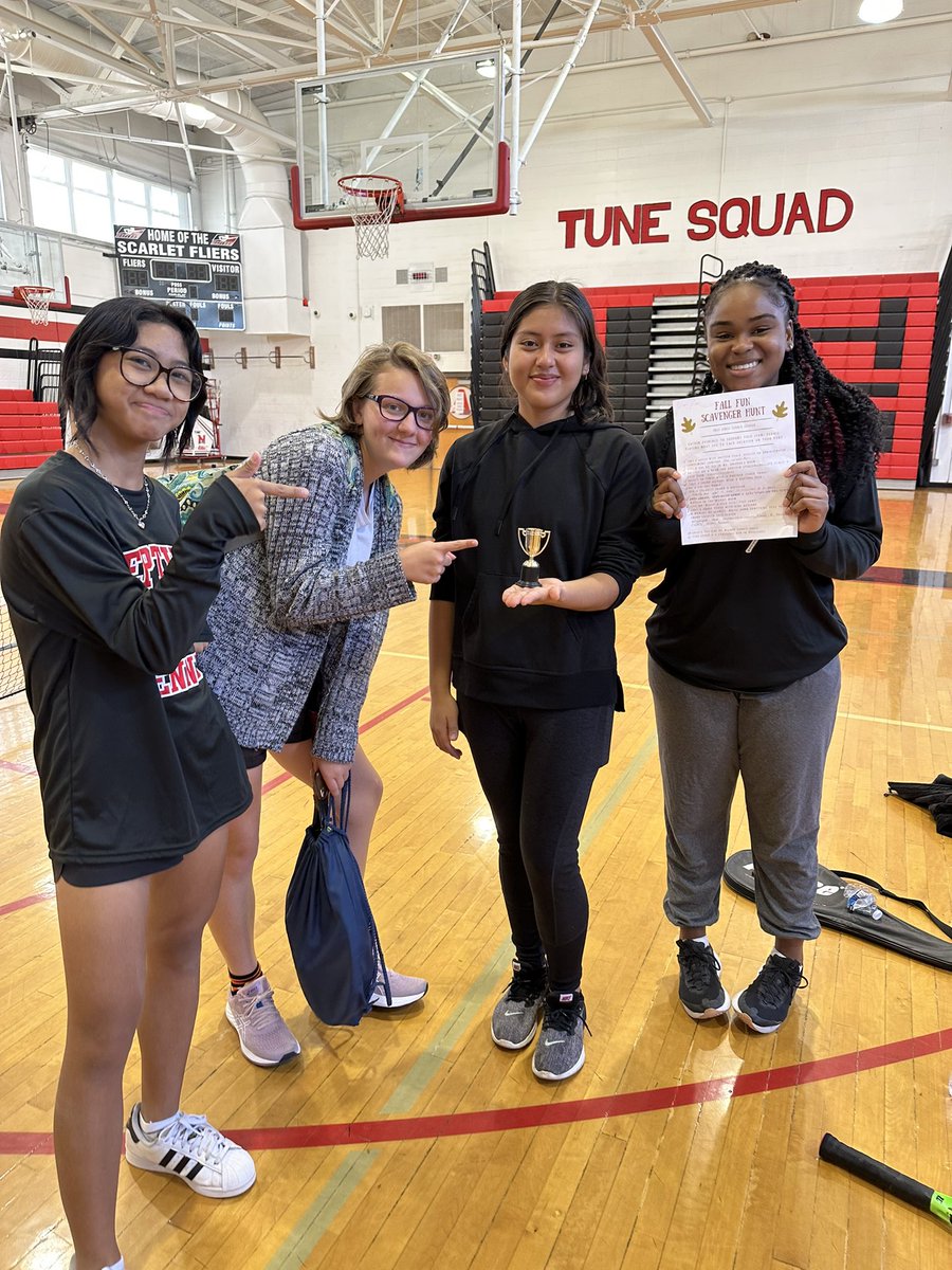 mgustray's tweet photo. Girls tennis team winding down the season with a Neptune Scavenger Hunt interacting with @Scarlet_Fliers still on campus &amp; ending with a team pickleball tournament 🏆 https://t.co/RdmfPsQzqW
