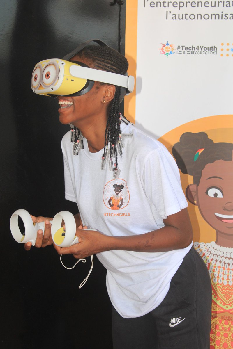 agbochanemmanu2's tweet photo. Jour 4 de la semaine d'innovation et d'initiation à la programmation grâce aux microbits conduit par l'#unfpa avec l'appui de  de @CanadaDev. Bravo les championnes🚀

@CanadaDev @unfpa_benin @unfpa_innovation #guerratech @ITU @GuyGossan @BHelwise
@MartinMbaga https://t.co/EInAJvyoF0