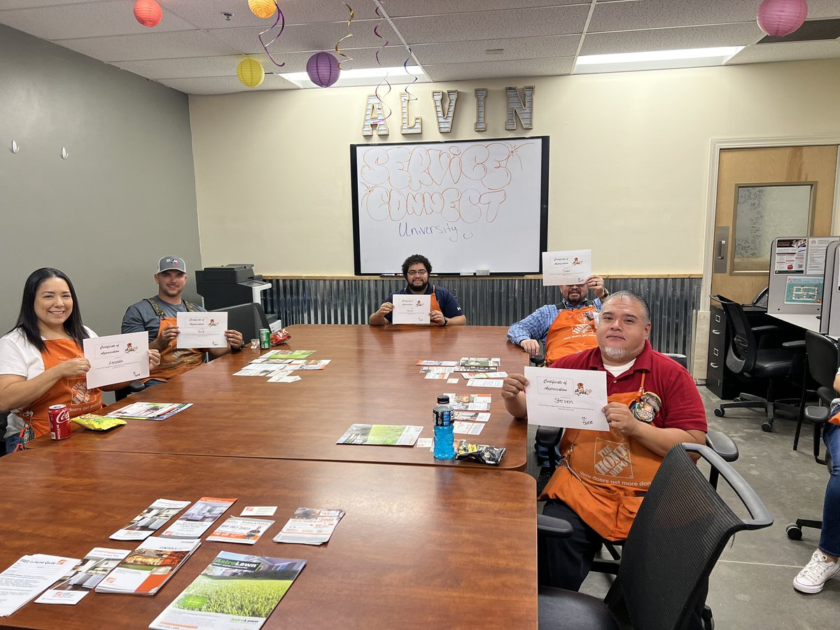 Day one of “Service Connect University” complete! We were able to spend time on development with 15 different associates from all over the store to train on our services! @chuckearp11 @Michael27024821 @Ramona_Coleman_