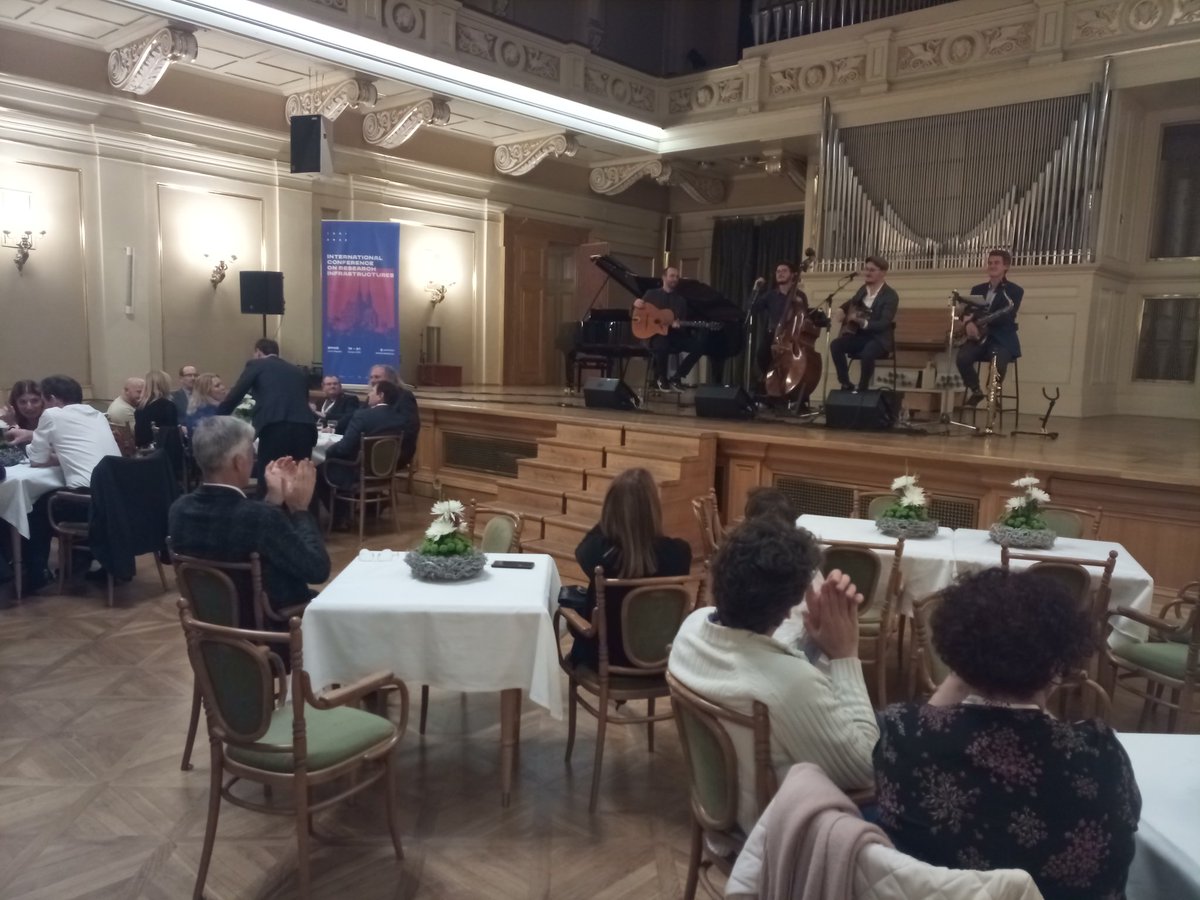 Seems like everybody's having fun at #ICRI2022 galadinner..