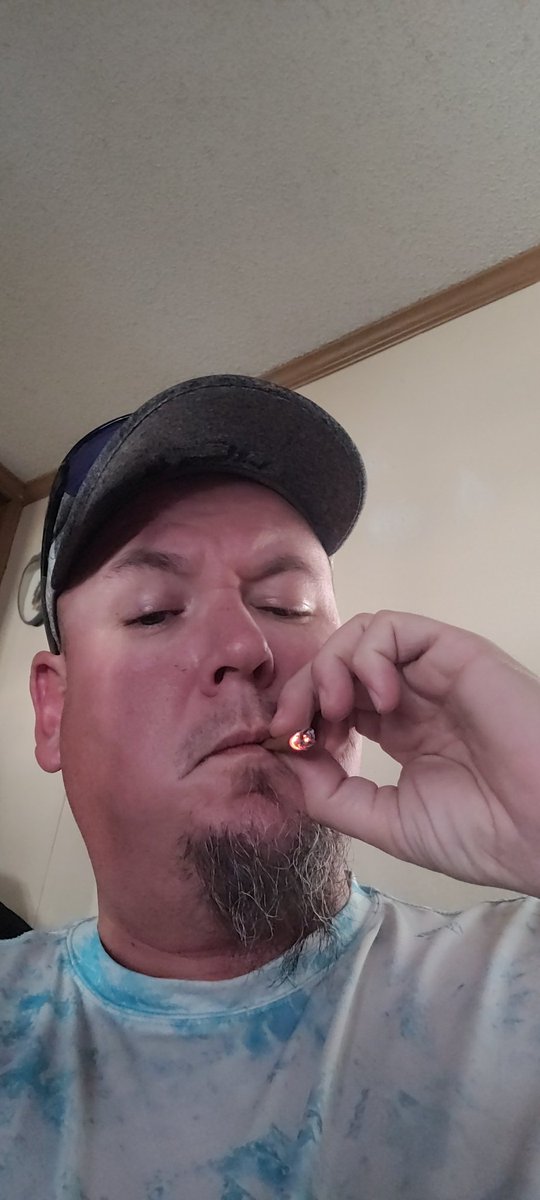 Texasdaddy1982's tweet photo. #420community #lightup #stonedagain https://t.co/KJaNKg478n