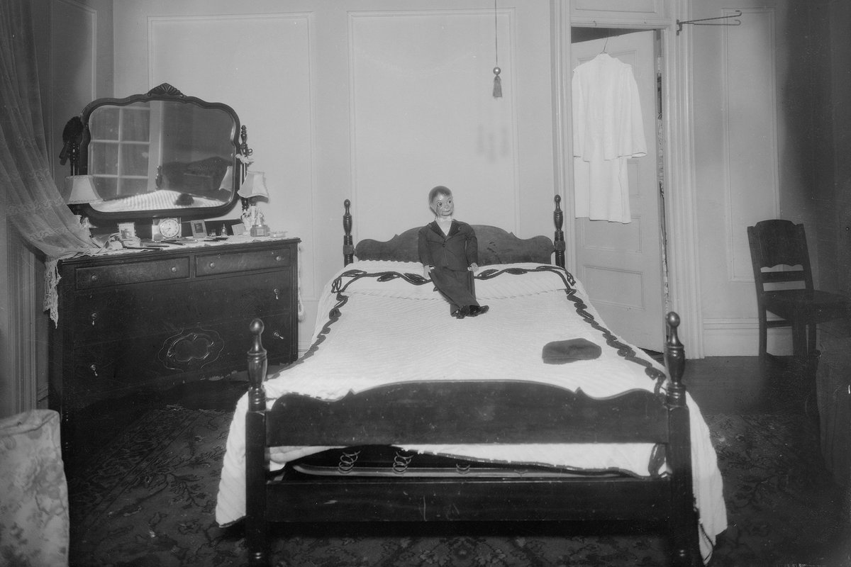 levmauc's tweet photo. NETFLIX estrena mañana 28 DÍAS PARANORMALES, una serie documental sobre algunos de los lugares con más acontecimientos paranormales de Estados Unidos. Fantasmas, leyendas urbanas, posesiones y ouijas en una serie sobre experiencias paranormales. https://t.co/iiJq5w9sZ1