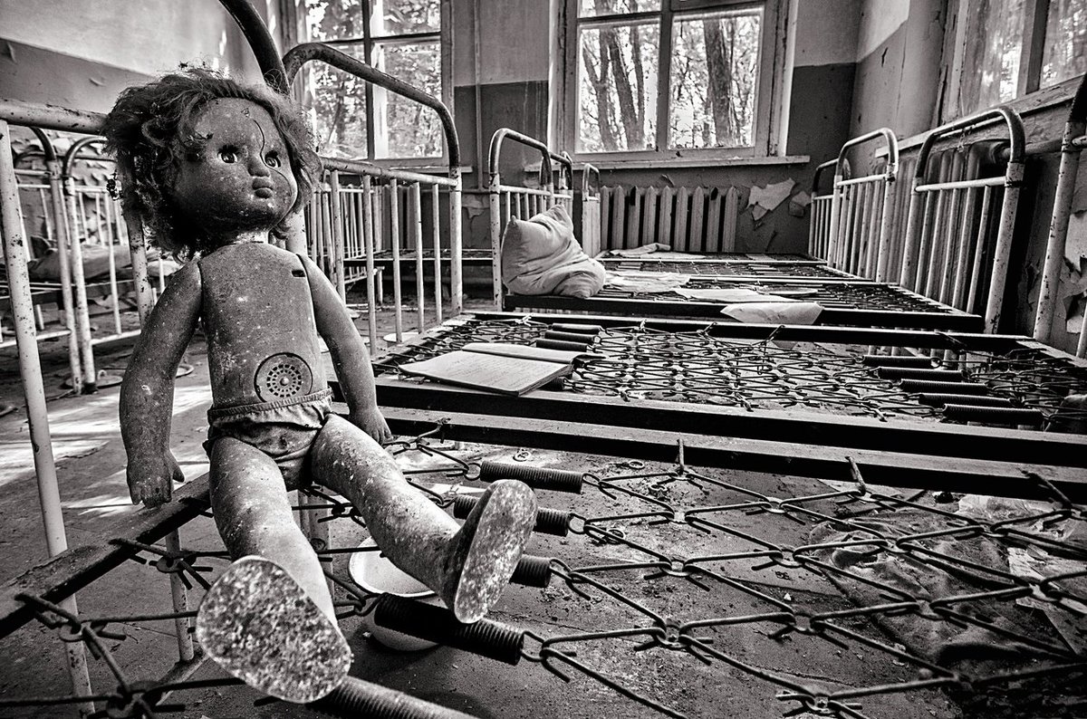 NETFLIX estrena mañana 28 DÍAS PARANORMALES, una serie documental sobre algunos de los lugares con más acontecimientos paranormales de Estados Unidos. Fantasmas, leyendas urbanas, posesiones y ouijas en una serie sobre experiencias paranormales.