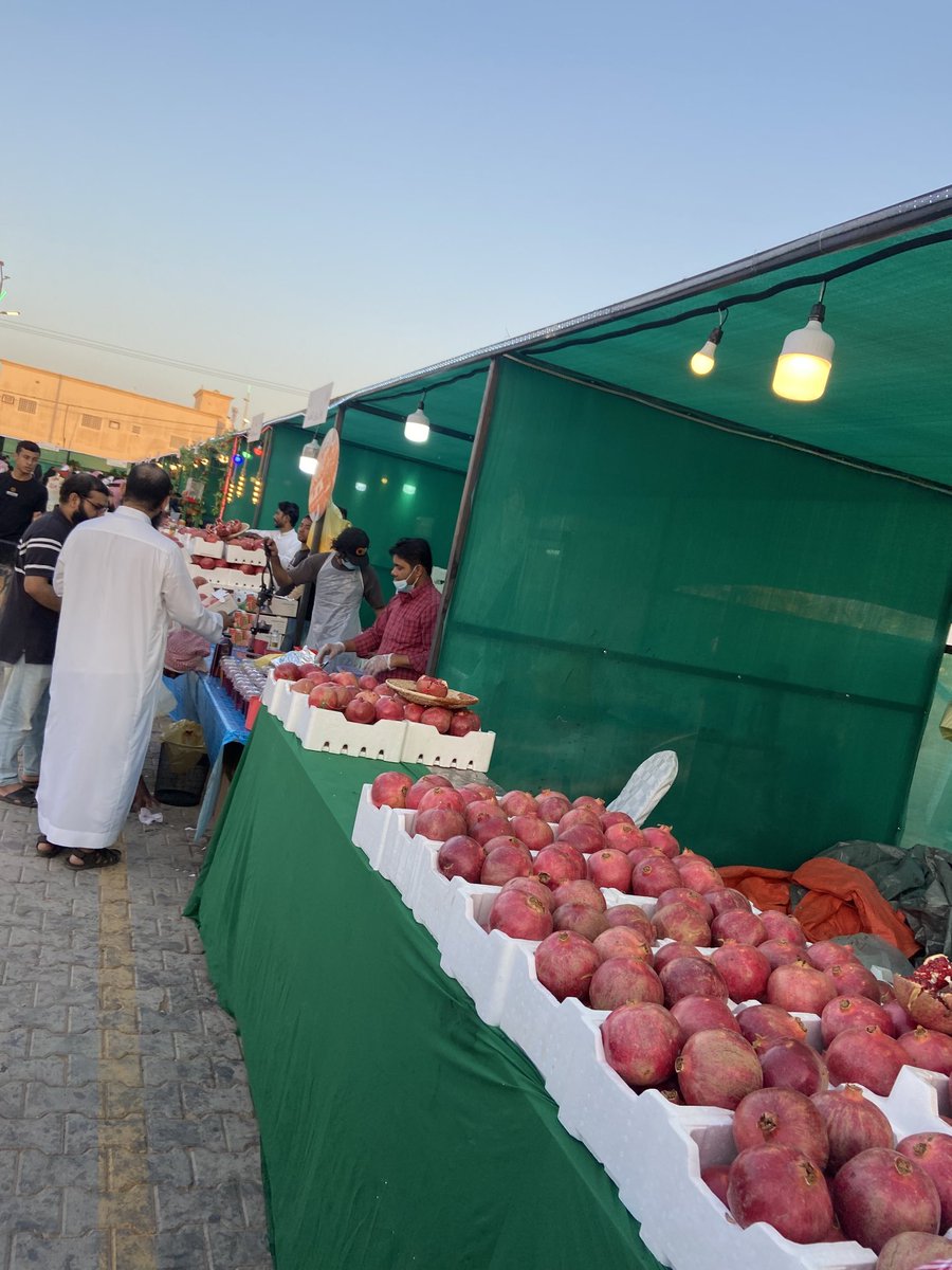 Kwahhabi's tweet photo. اليوم الخميس مع مجموعة من الزملاء في ثانوية المفرق زرنا مهرجان الرمان السادس في مركز الشيحية التابع لمحافظة البكيرية شكراً للقائمين على المهرجان على حفاوة الاستقبال وعلى المهرجان الرائع وشكراً لزميلنا الاستاذ علي الغانم على الدعوة الكريمة وكرم الضيافه . https://t.co/HKiIdmMPs7