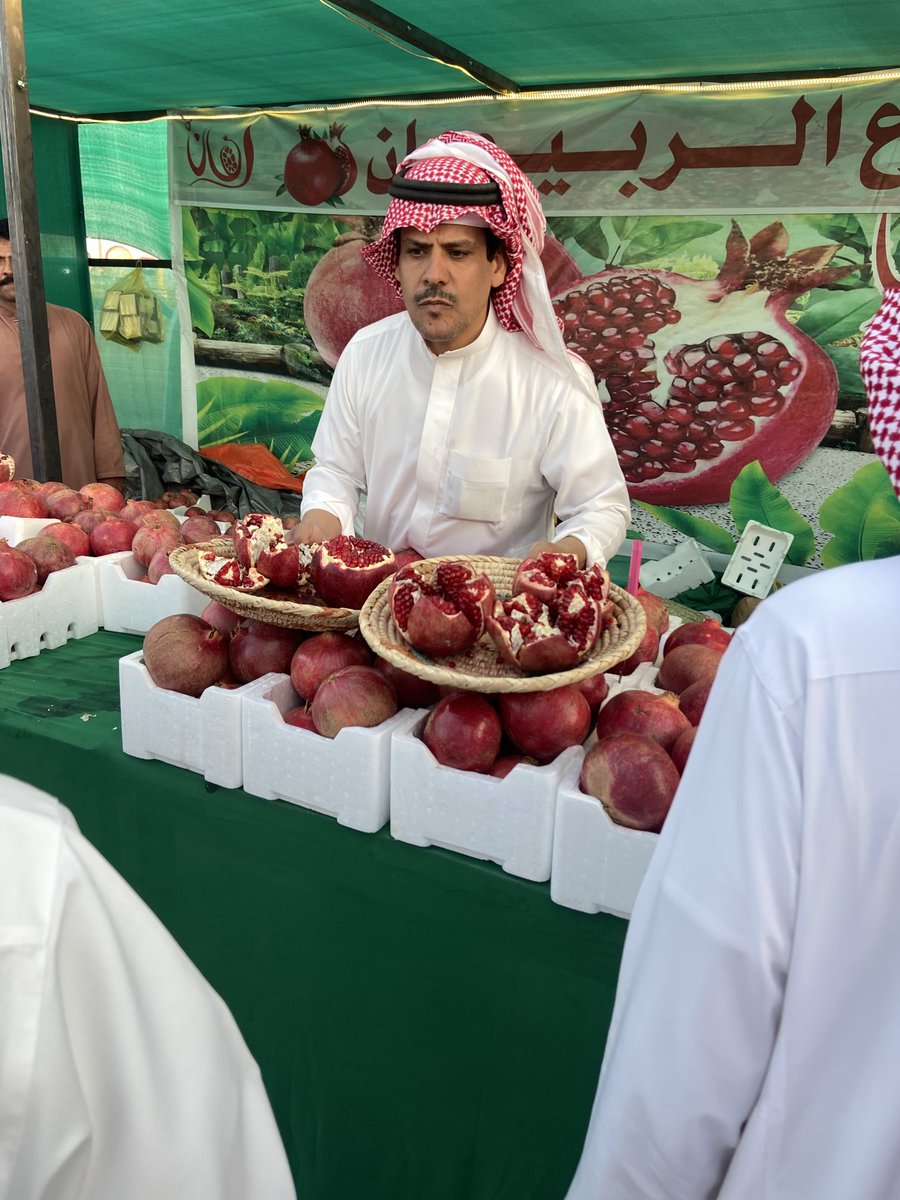 Kwahhabi's tweet photo. اليوم الخميس مع مجموعة من الزملاء في ثانوية المفرق زرنا مهرجان الرمان السادس في مركز الشيحية التابع لمحافظة البكيرية شكراً للقائمين على المهرجان على حفاوة الاستقبال وعلى المهرجان الرائع وشكراً لزميلنا الاستاذ علي الغانم على الدعوة الكريمة وكرم الضيافه . https://t.co/HKiIdmMPs7