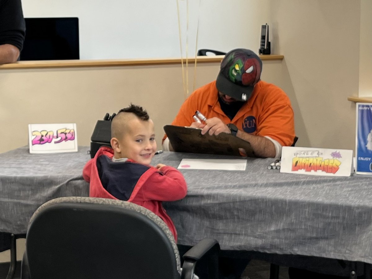 sbrush522's tweet photo. Community Media Day happening now until 6pm at @NorthAndoverCAM ! Play in front of the green screen or get a free caricature.  There’s yummy food and Mario Kart! 🎥🎮 https://t.co/4YpNzL1FDf