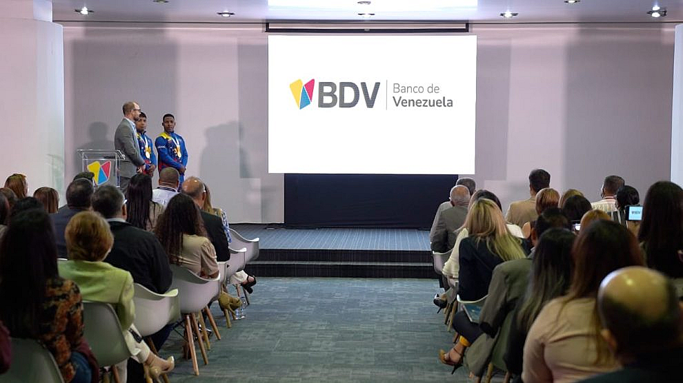 #GeneraciónDeOro || <a href="/BcodeVenezuela/">Banco de Venezuela</a> (BDV) recibió a los atletas Keydomar Vallenilla y Julio Mayora, quienes regresaron al país luego de una destacada participación en los XII Juegos Suramericanos Asunción 2022, donde ambos conquistaron la medalla de oro. bit.ly/3gep8Ur