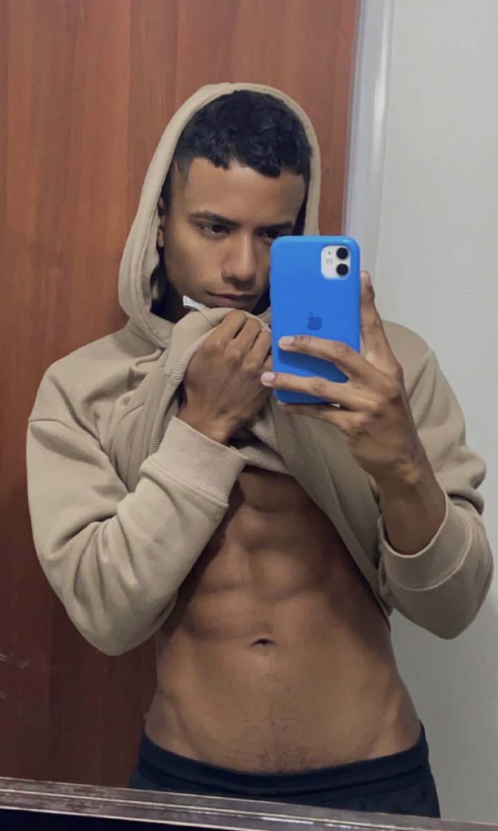 jayfalexander's tweet photo. Jueves en casa. https://t.co/lCChm97L6V