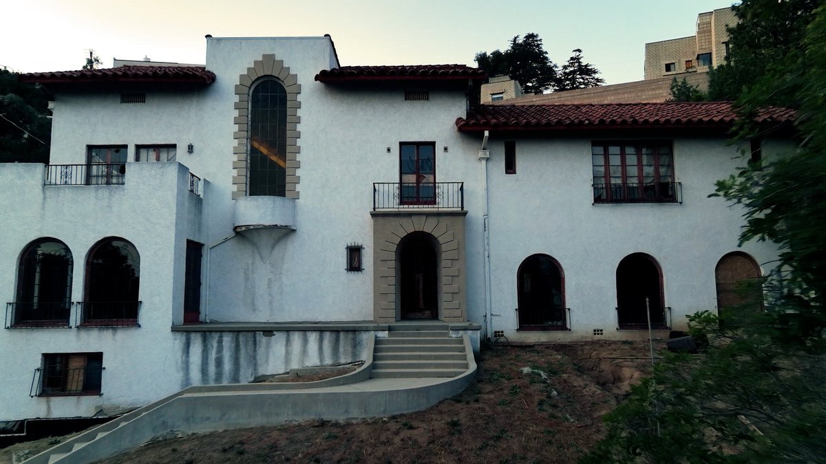 GhostAdventures's tweet photo. You're invited inside the Los Feliz Murder House. #GhostAdventures begins NOW! https://t.co/dAe5s84ELU