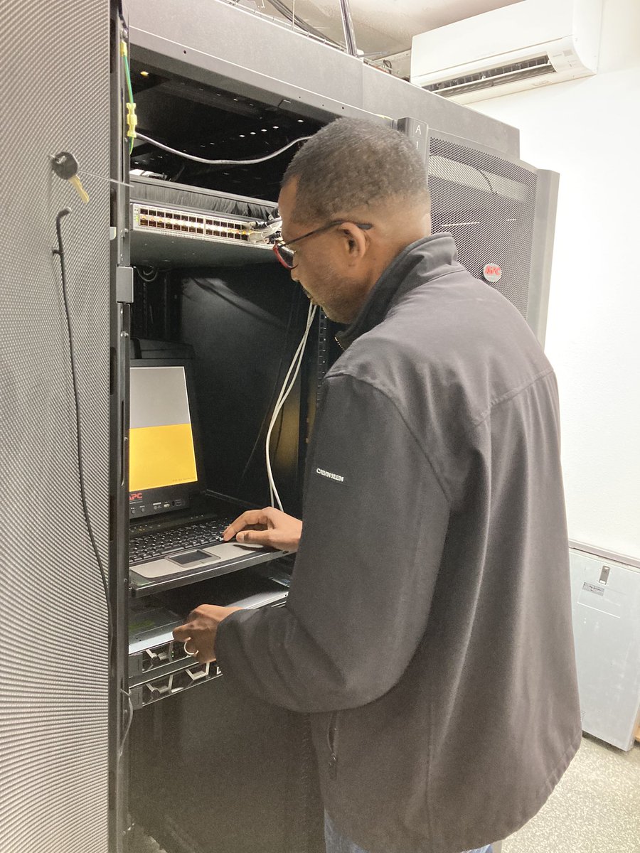 carib_ix's tweet photo. ✅Smart-IX hardware includes a Cisco ASR router, 2 Cisco Nexus switches, and 2 Dell management servers, and a Fortinet firewall for secure access to remote management. 

✴️IXP Manager installed for infrastructure management &amp; traffic monitoring.

🌍More: https://t.co/QpWhgsqa1j https://t.co/zal0NCI7ft