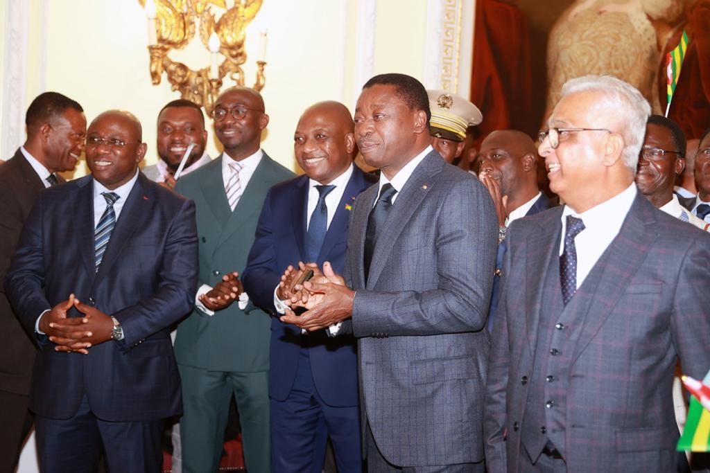 FEGnassingbe's tweet photo. Le drapeau du #Togo s’est élevé ce jour aux côtés de ceux des autres membres du Commonwealth à #Londres.

Au nom du peuple togolais et en mon nom personnel, je remercie la grande famille du #Commonwealth pour l'accueil chaleureux réservé à notre pays.

#TogoFlagRaising https://t.co/6chOACJAVR