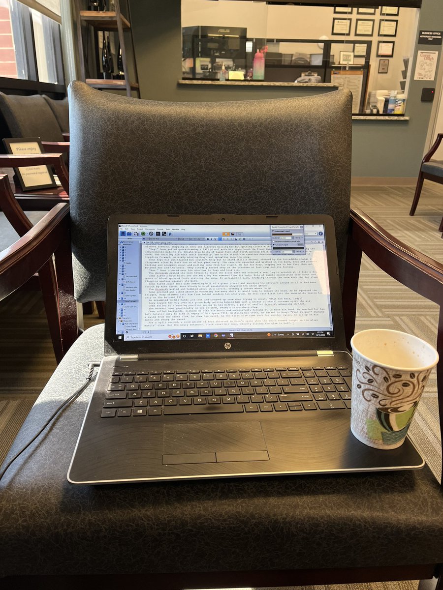 MeuschkeA's tweet photo. My writing space a week ago waiting at Drs office. We write where and when we can! Whoโs with me? #WritingCommunity #writinglife #amwritingfiction #AuthorLife #Bandit2 #scifibooks https://t.co/A8Piu5miOe