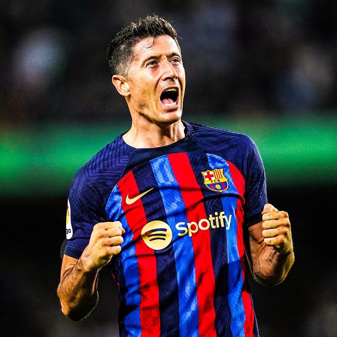 Insidefutbol9's tweet photo. Barcelona wins the game with a comfortable 3 goals lead! 🙌🏻 

#Barcelona #Laliga #Lewandowski https://t.co/cYu3ONO0Ne