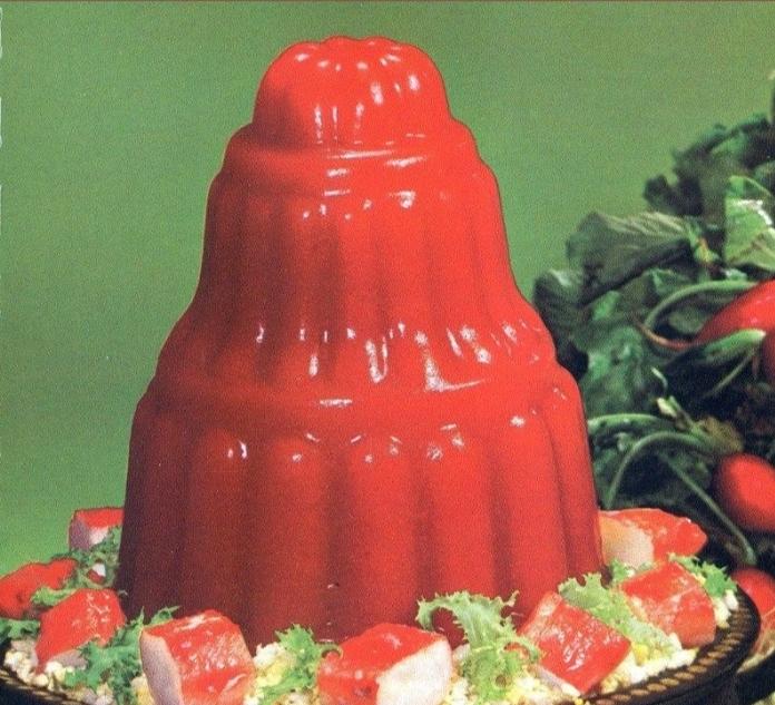 wendyOrourke's tweet image. Anyone up for some red gelatin? #aspic #lunchtime