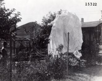 AFResearchLab's tweet photo. “I’m not hurt. Just a bit excited.” These are the famous words shared by Lt. Harris, the first aviator to be saved by a McCook Field-developed ripcord parachute!

Today is the 100 year anniversary of the event - you can see his landing site on the left. 

#AFRLHistory | #TBT https://t.co/iPaOeklk1J