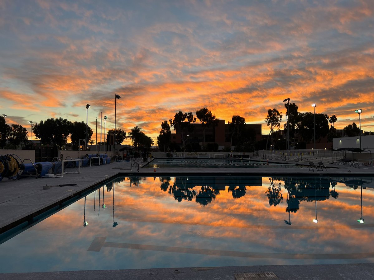 sha_welch's tweet photo. When you have the best office view in the country 🌅 @LBSUWaterPolo @LBSUAthletics #nofilterneeded #GoBeach https://t.co/T8tvP5Mf97