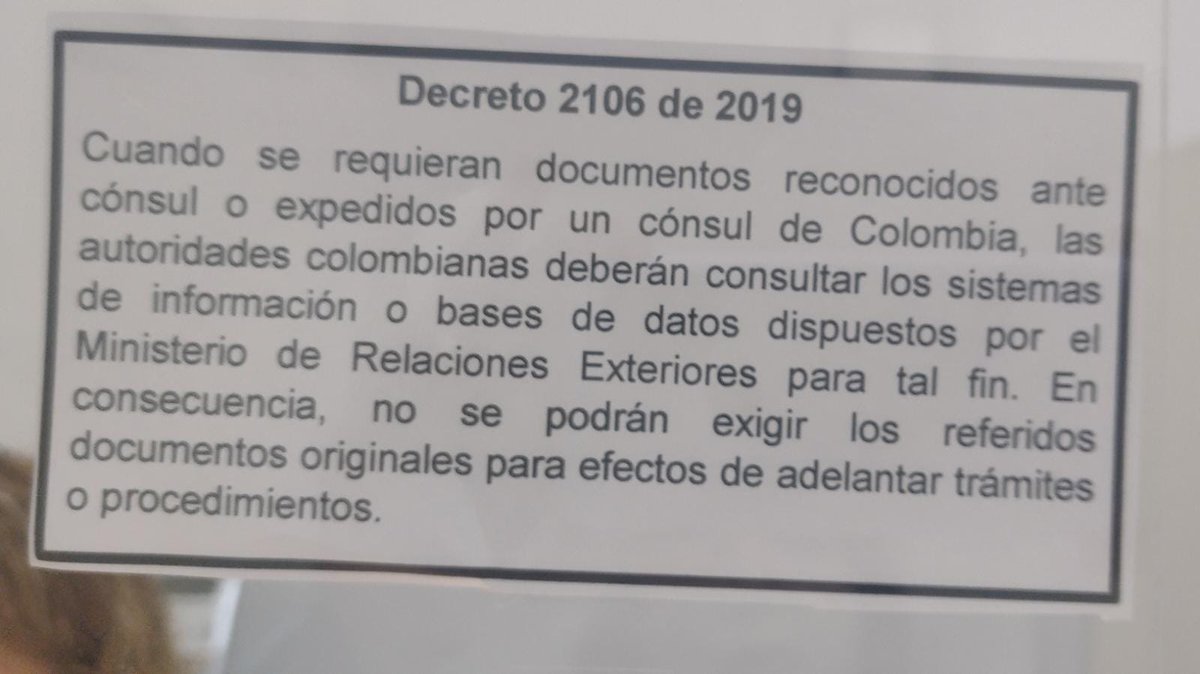 cpradag's tweet photo. @AlcaldiaEnv Hay un decreto que está colocado en los consulados de Colombia en el exterior que dice que las autenticaciones en el exterior no requieren ser impresas...y el #transitoEnvigado me rechaza mi Autenticación por no ser LA ORIGINAL!! Llevo semanas con esto https://t.co/jJNiheqshI