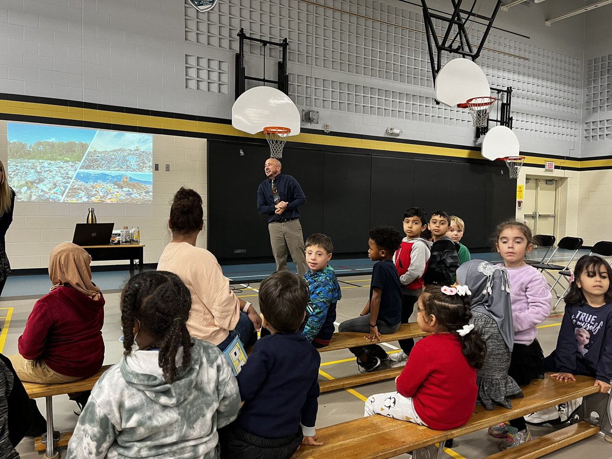 Mrs_hamzology's tweet photo. @BegleyBroncos1 learning all about waste and what needs to be recycled. @energykath https://t.co/dzEHQ1SY87
