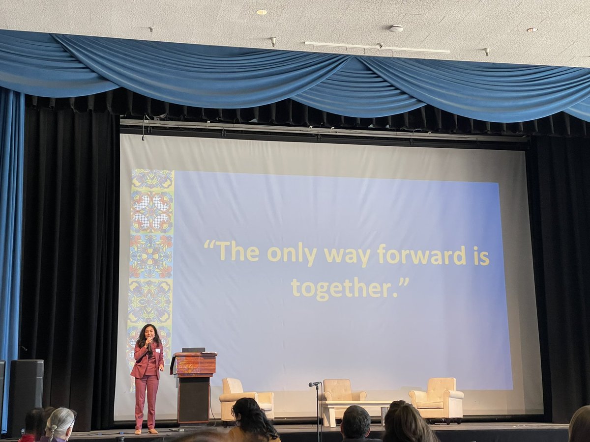 PaolaOdriozola's tweet image. “The only way forward is together” says Dr. Elizabeth Gonzalez, the inaugural Hispanic-serving institution director. 
Feeling #bienvenida and #inspirada to think deeply about #servingness by @LaProfeCuellar and @marla_franco at today’s @UCLA #HSI visioning forum