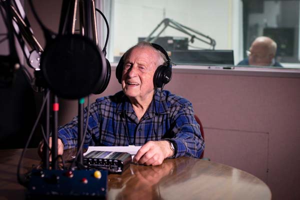 VOWR 800 Radio tweet media