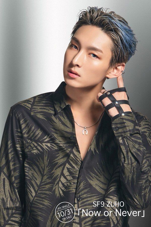 raikantopinico's tweet photo. [📰] ¡#ZUHO del grupo #SF9 estará en el elenco del BL #Starstruck!

Aquí lo vemos con el guión de la serie 👀

¡Ya comenzaron las grabaciones de esta historia sobre 2 chicos quienes descubren que sus sentimientos van más allá de la amistad!

#스타스트럭 https://t.co/Qt9r5vdgTZ