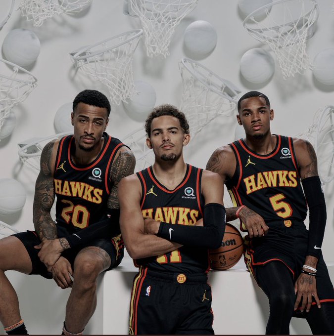 OS COMANDANTES 

Nate Mcmilan fez uma votação antes do jogo de ontem , e foi decidido que os capitães do Atlanta Hawks pra essa temporada são :

Trae Young , Dejounte Murray e John Collins 

Via: <a href="/KLChouinard/">Kevin Chouinard</a>