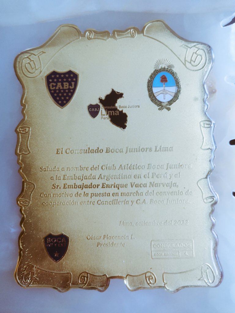 ElSalvadorGov's tweet photo. 🇦🇷 ⚽ 🔵💛🔵 El Embajador @narvaja_vaca recibió a @juniors_lima para concretar próximas fechas de actividades conjuntas. La pelota siempre al 10! (o en su defecto al 5). Atentos a las novedades! https://t.co/kdeR2jaJQP