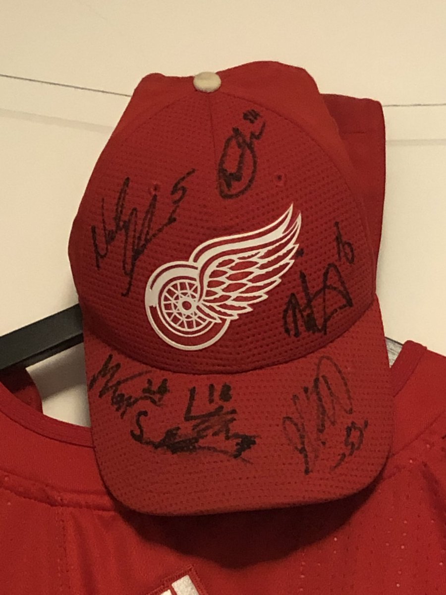 SteveYzermeme19's tweet photo. I am so greatful to have met future, current and past Red Wing players #lgrw @WingedWheelPod @DetroitRedWings @NHL @NHLsv #lucasraymond #marcokasper #moritzseider #simonedvinsson #theodorniederbach #williamwallinder #nicklaslidstrom https://t.co/HcNYZfuPDF