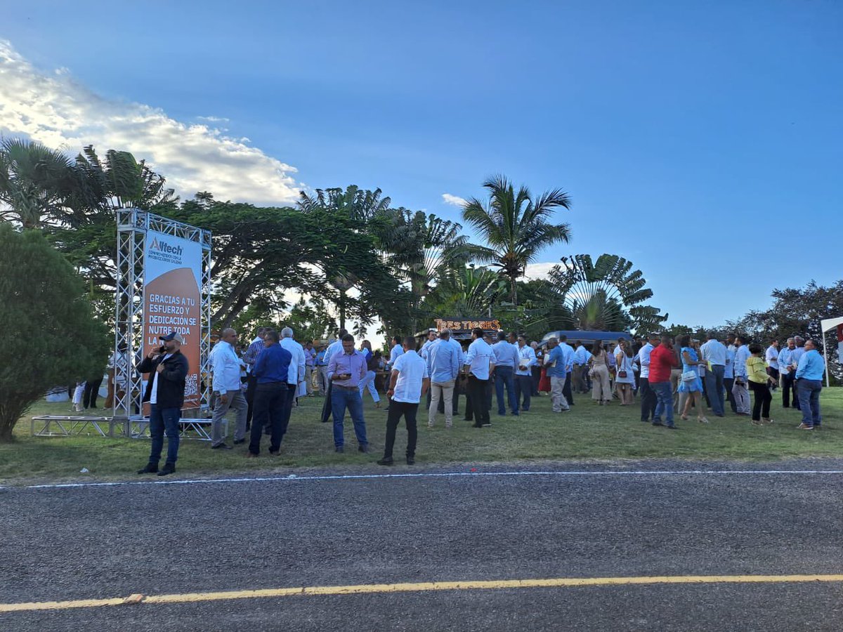 CsalazarA's tweet photo. Vive la Avicultura República Dominicana!  We support our Friends poultry business! https://t.co/eZKqstx2Pu