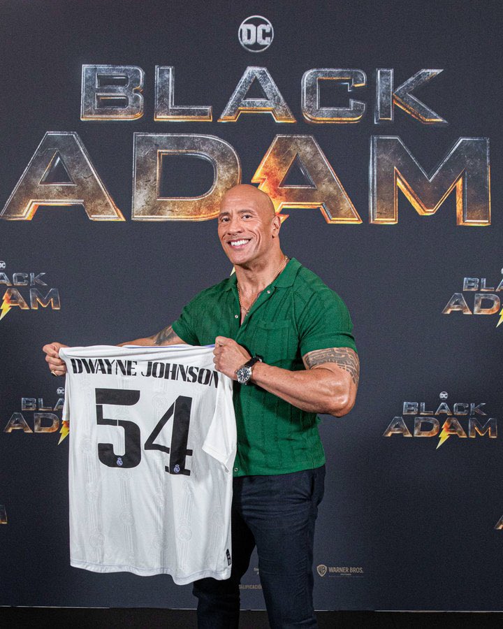 Insidefutbol9's tweet photo. - @TheRock x @realmadriden 👀

#RealMadrid https://t.co/XSBIxefuAp