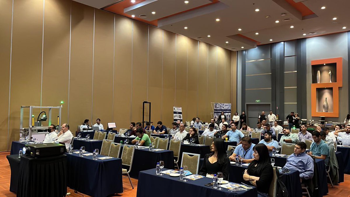 BarmexMexico's tweet photo. #barmexmexico en alianza con #omron presentando este increíble #showroom a nuestros clientes en #Guadalajara #automatizacionindustrial #sensores #componentes #seguridad #robotica #sistemasdevision https://t.co/sBFbybRCIE