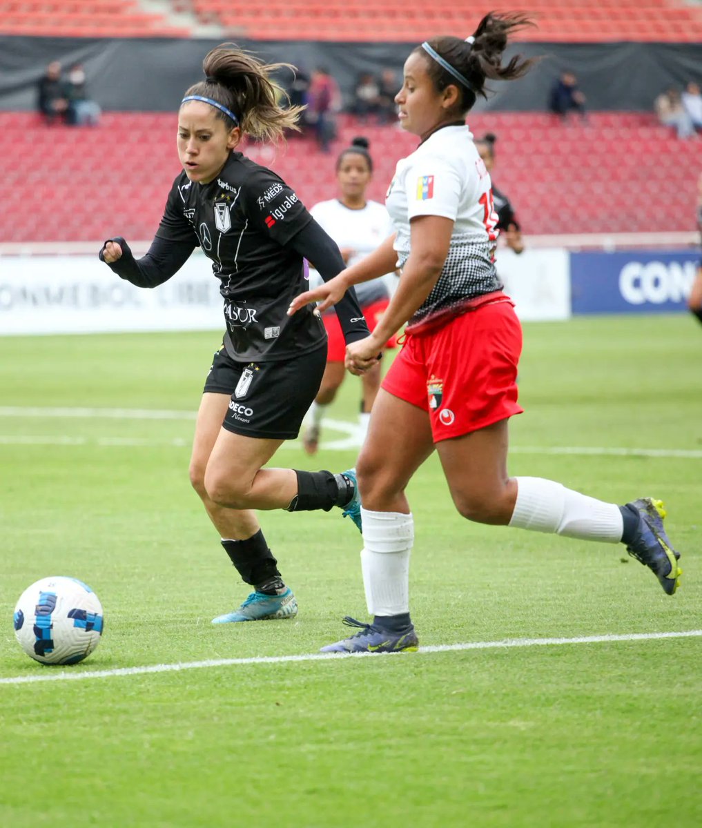 femdepor's tweet photo. #LibertadoresFEM | 📸 ¡Chequea algunas gráficas de la primera mitad!

@StgoMorningFem 4️⃣-0️⃣ #DeportivoLara 😔

#DaleDEPOR 🔴⚫
#LaGloriaEsDeEllas https://t.co/87oNNqjpOn
