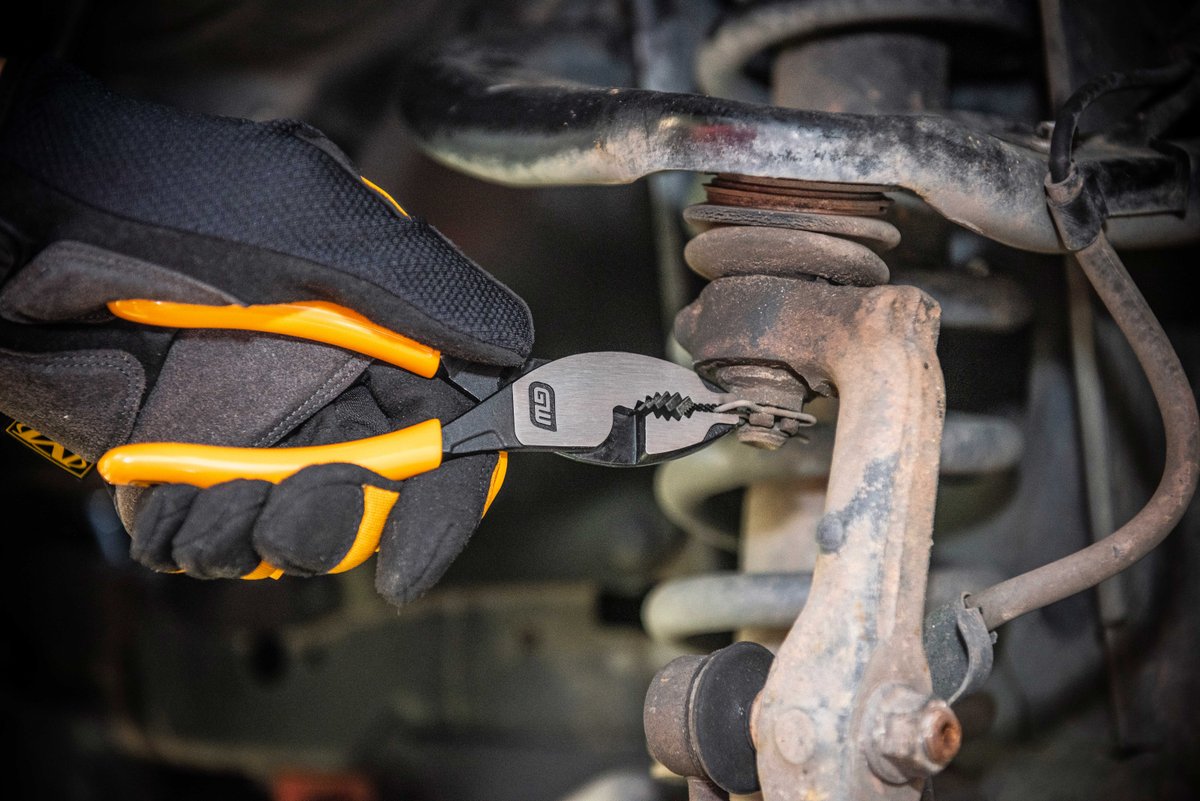 Grab hold and be a cut above. #GEARWRENCH 6' Pitbull Dipped Handle Slip Joint Pliers offer the best grip and cleanest cut day in and day out. 💪 Product 82174C - gwtls.co/82174c