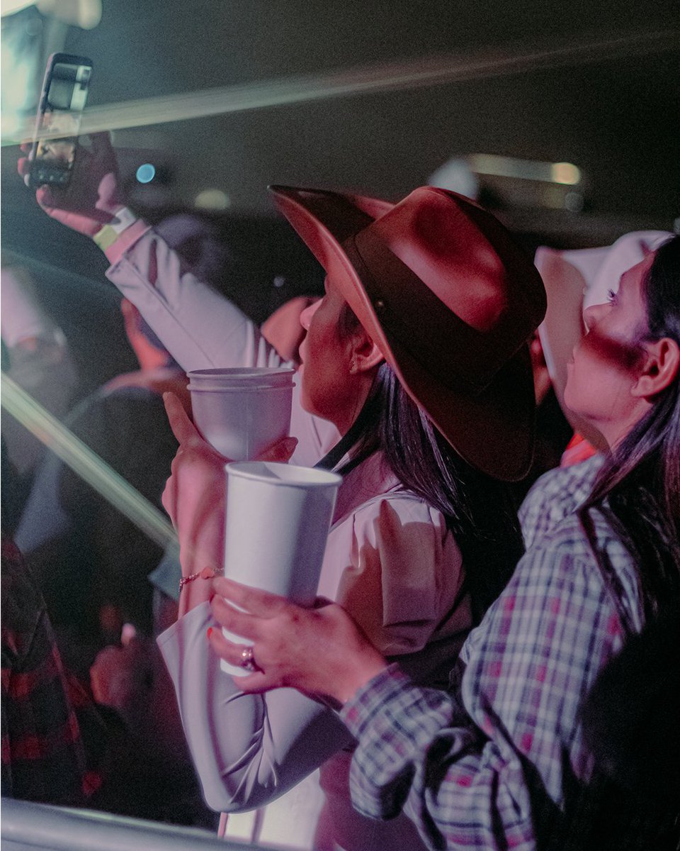 Esa emoción única de estar frente a tus artistas favoritos es inigualable, ¿apoco no? 🤩🔥