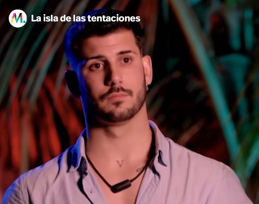 sofiadlha's tweet photo. Al último que me esperaba aquí era a Melendi #LaIslaDeLasTentaciones5 https://t.co/8buXZwYUpA