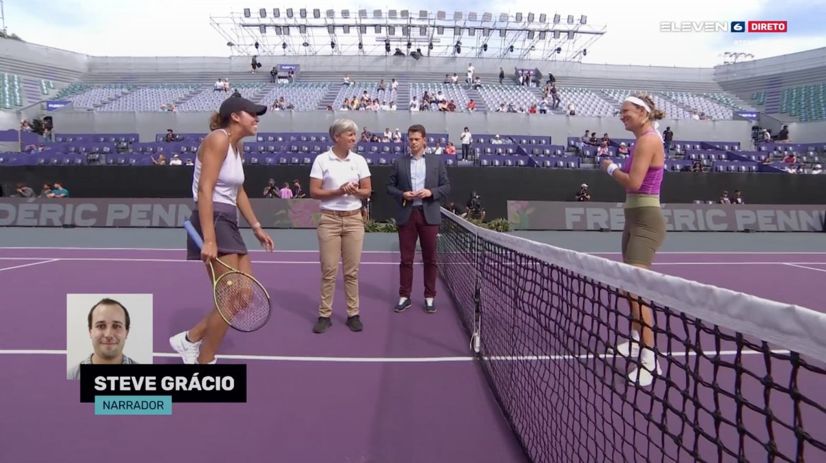 gasparlanca's tweet image. Azarenka to Marija Cicak during the coin toss ahead of her match against Keys: "I saw your mistake yesterday" — followed by a priceless reaction from Keys.

"Thank you, that's a nice way to start. I take that. We all make mistakes" replies Cicak. Keys just can't stop laughing 😂