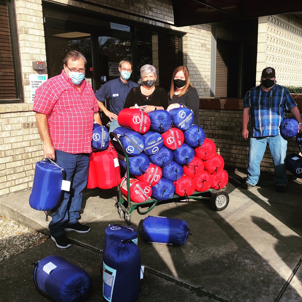 An awesome #tbt from 2020 when we collected over 60 sleeping bags for the homeless 🥰🙌 #service #volunteer #throwbackthursday #throwback #helping #worklife #team #metalfabrication #construction #fortworth #dallas #dfw #northtexas #texas