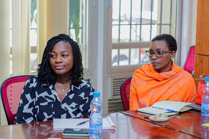 EmploiFPGOUVGA's tweet photo. Audience ce jeudi entre Mme le Ministre @BerreMadeleine et l'Union Pétrolière #Gabon-aise (#Upega). Échanges sur la durée des contrats de professionnalisation dans le secteur pétrolier. @Emploiaugabon @Comgouv_GA @PetroleGOUVGA @La_Libreville @LaRepublique_ga @OssoukaRaponda https://t.co/QxlzY6z3Pd