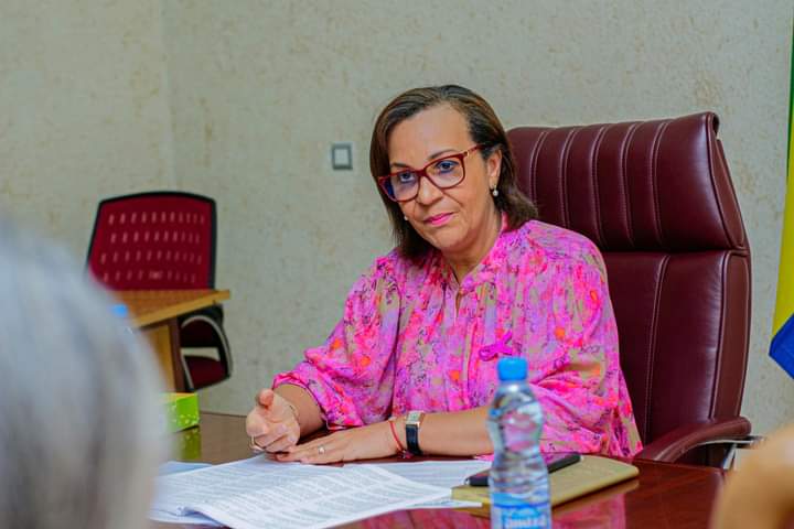 EmploiFPGOUVGA's tweet photo. Audience ce jeudi entre Mme le Ministre @BerreMadeleine et l'Union Pétrolière #Gabon-aise (#Upega). Échanges sur la durée des contrats de professionnalisation dans le secteur pétrolier. @Emploiaugabon @Comgouv_GA @PetroleGOUVGA @La_Libreville @LaRepublique_ga @OssoukaRaponda https://t.co/QxlzY6z3Pd