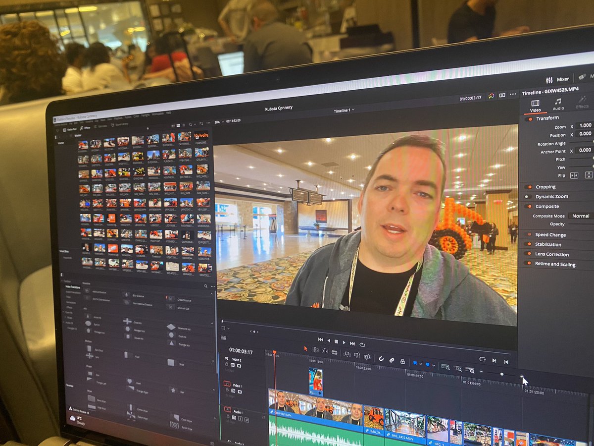 KlutchSim's tweet photo. The face you make when you’re too busy editing and almost miss your flight https://t.co/ZDFgsFtnnX