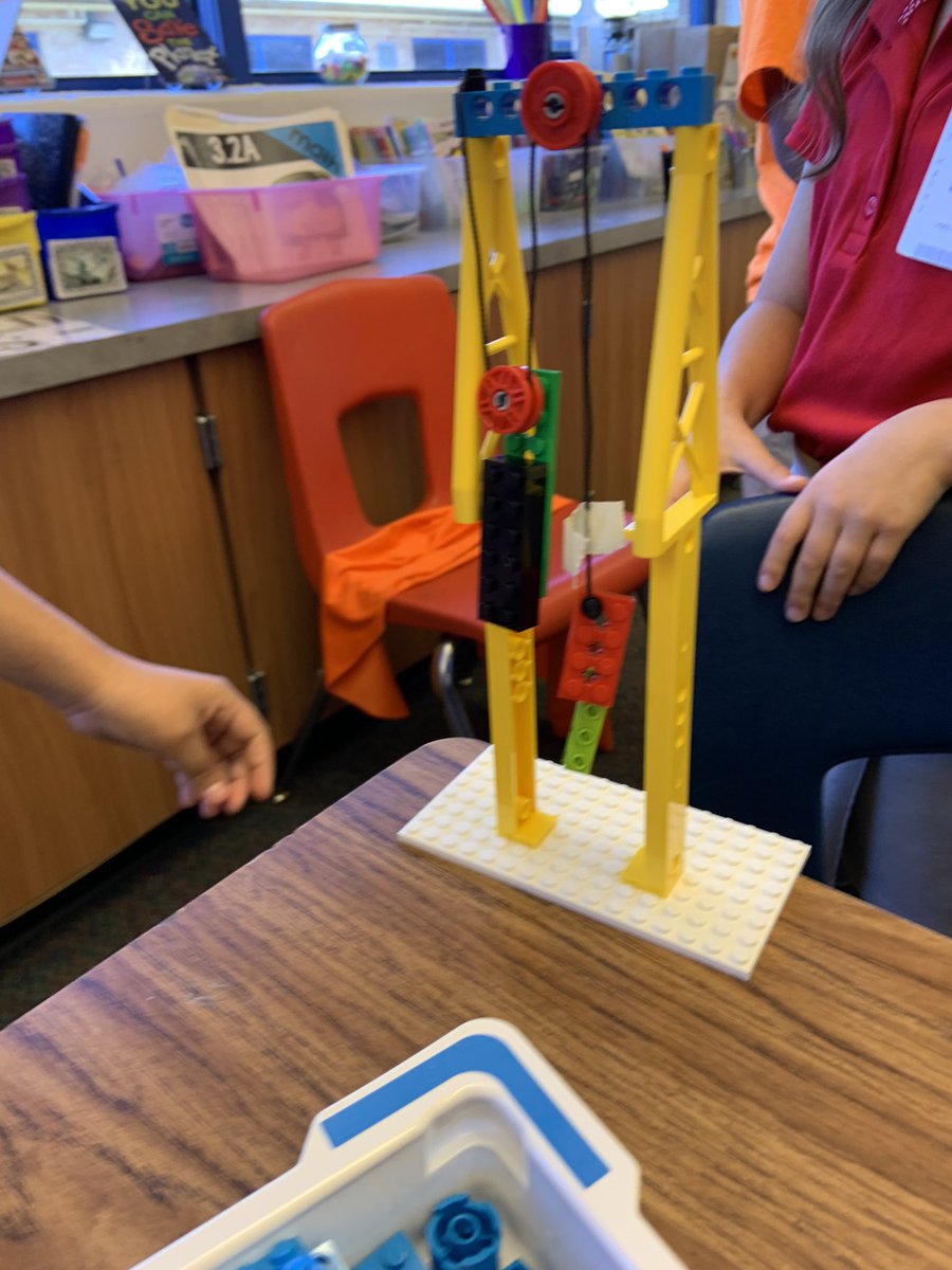 Enrichment_IISD's tweet photo. I had a great time @HaleyHornFrogs  in Ms. Force and Ms. Maya’s classrooms today studying pushes and pulls with Lego! Thanks for having in! @DebbieDarwin @ms_nelsonTeach https://t.co/UgVMWAOwK7
