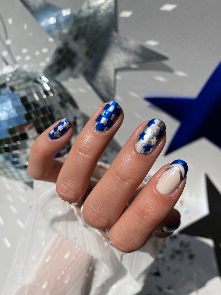Stephgrosse18's tweet photo. Happy Midnights eve! Taylor posted her midnights manicure so I have to post MY midnights manicure! ✨🕛💙@taylorswift13 @taylornation13 #TaylorSwiftMidnights #taylornation #MidnightsTaylorSwift #Midnights #MidnightsTS #midnightsmanicure https://t.co/TBoUYmL1MC